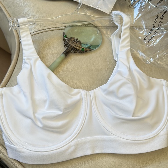 Natori white sports bra with underwire . Size 34C NWT - Picture 1 of 4